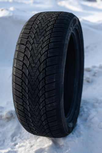 фото протектора и шины WINTERHAWKE I Шина ZMAX WINTERHAWKE I 195/50 R15 82V